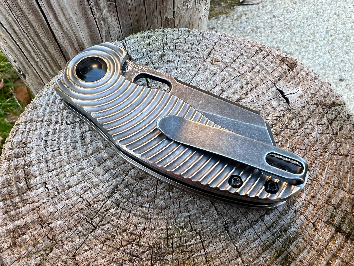 Kizer mini sheepdog double detent - Brass Ripple scales