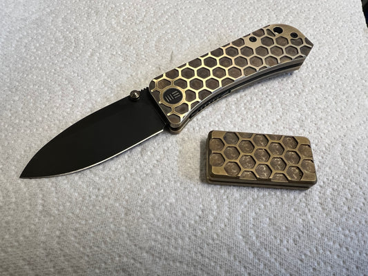 WE BANTER - Brass Honeycomb scales